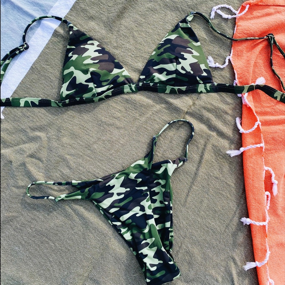 BRAND NEW trendy triangle camo bikini:)
